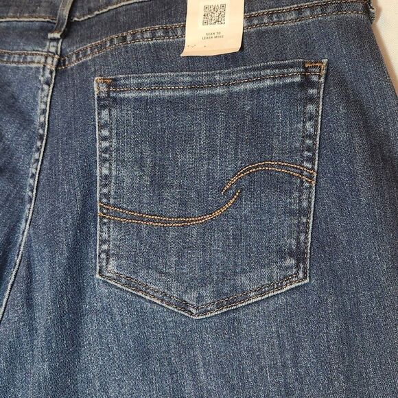 Signature Levi Strauss Women's Mid Rise Straight Sz 18 W34 L30 Jeans Whisker NEW - Picture 9 of 14